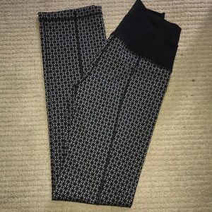 Lululemon Size 4 Patterned Yoga Pants